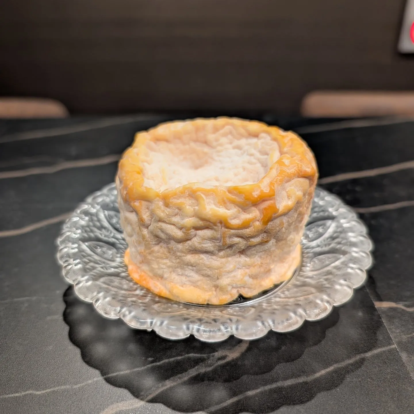 ラングル（Langres）って上部が噴火口の様に窪んでます！