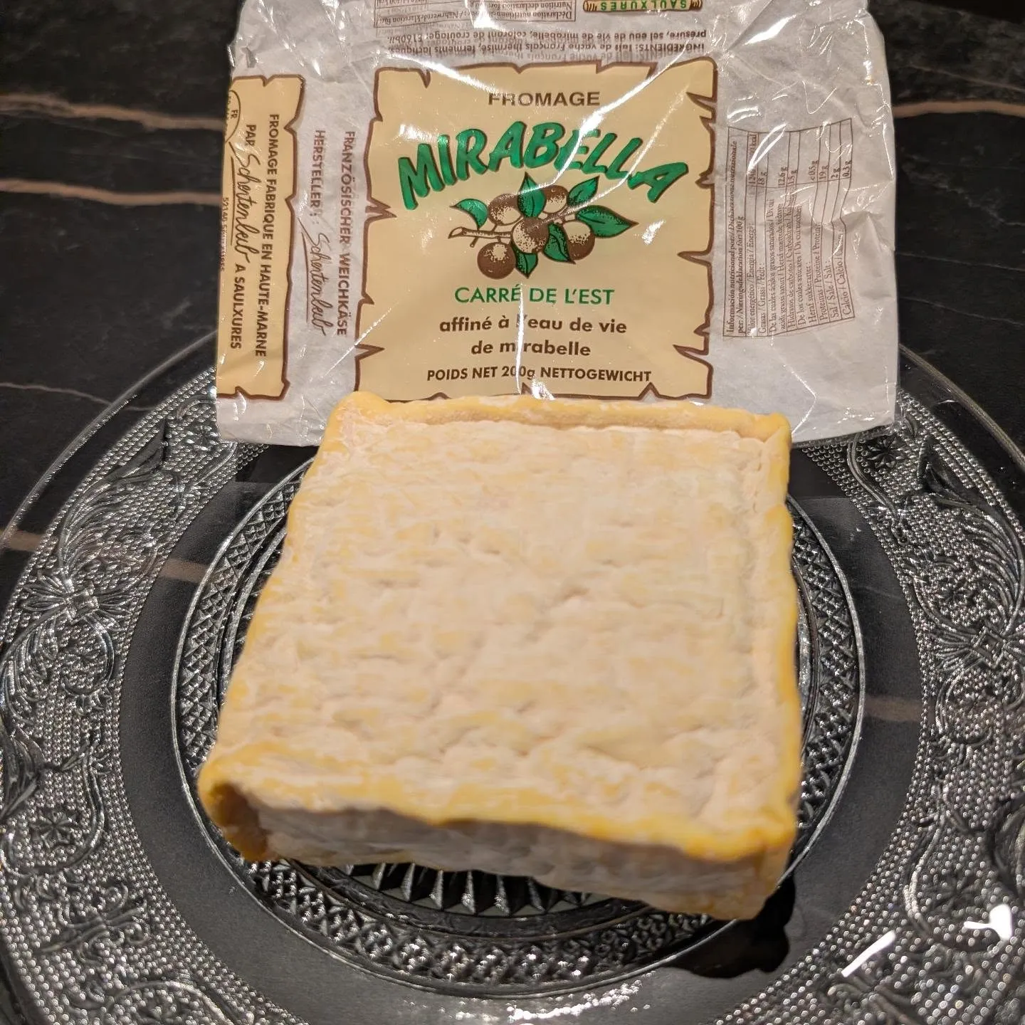 ウオッシュチーズの「ミラベラ」。